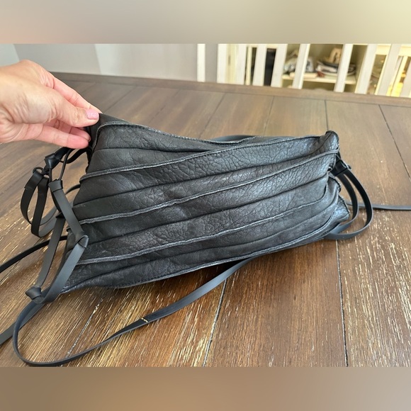 Beautiful leather cross body bag - Picture 6 of 15